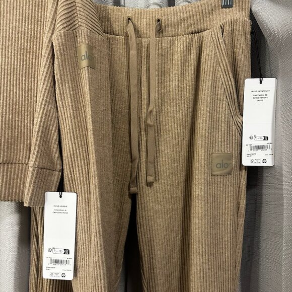Alo Yoga Muse Hoodie & Sweatpant Set in Gravel Heather - NWT - Small/Medium - Picture 3 of 4